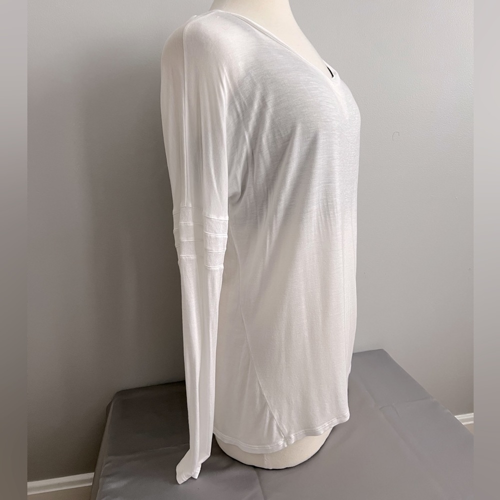 🫶🏼🤘🏼✌🏼 Donated 2 Womens Charity Vince Long Sleeve Crewneck White T-Shirt Top M - Picture 9 of 16